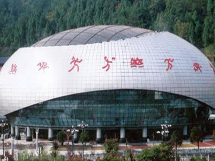 汕尾体育中心球形网架加工安装